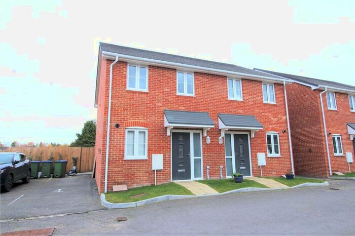 3 Bedroom Semi-Detached House To Rent In Redbury Drive, Park Gate, Southampton, Hampshire, SO31