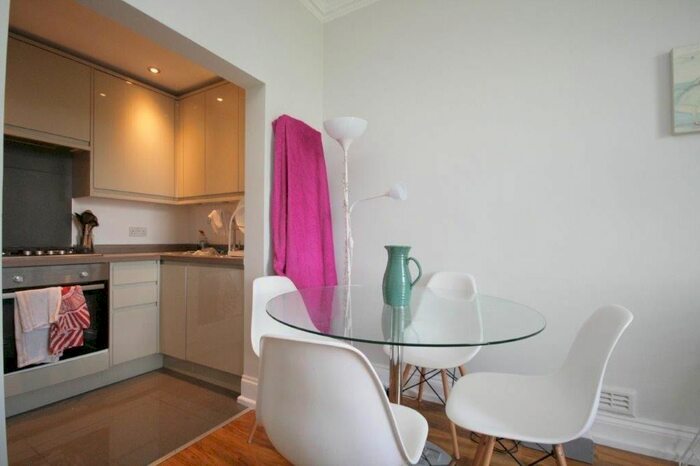 3 Bedroom Flat To Rent In Gledstanes Road, London, W14