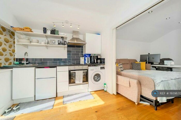 Studio To Rent In Reynolds Road, New Malden, KT3