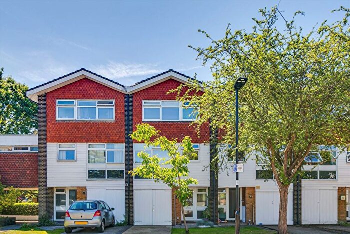 3 Bedroom Property To Rent In The Knoll, Ealing, W13