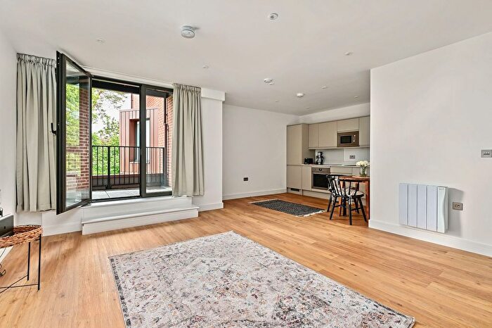 Studio To Rent In Farnborough Road, Farnborough, GU14