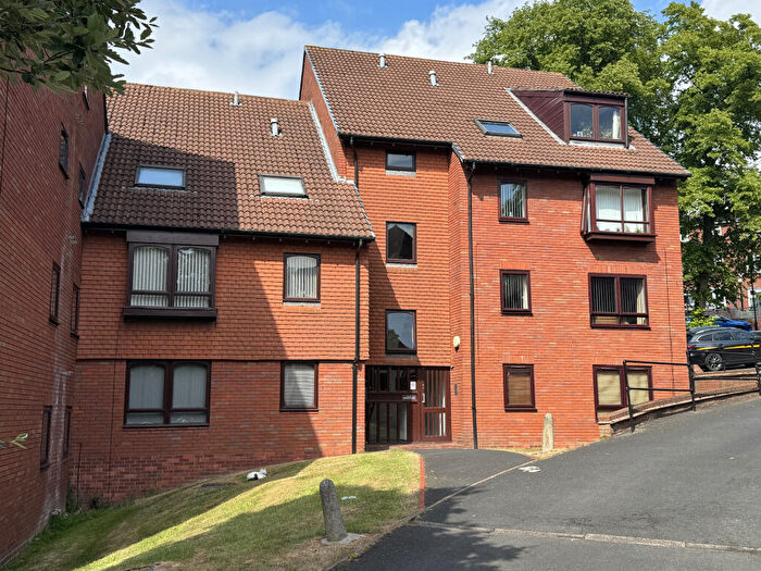 2 Bedroom Triplex To Rent In Moncrieffe Close, Dudley, West Midlands, DY2