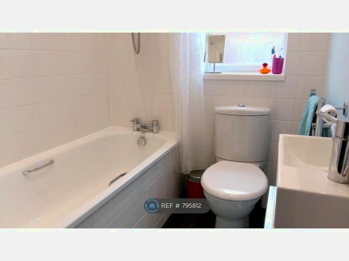 3 Bedroom Semi-Detached House To Rent In Rushford Drive, Wollaton, Nottingham, NG8