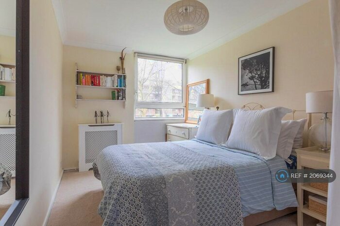 2 Bedroom Flat To Rent In Henty Close, London, SW11