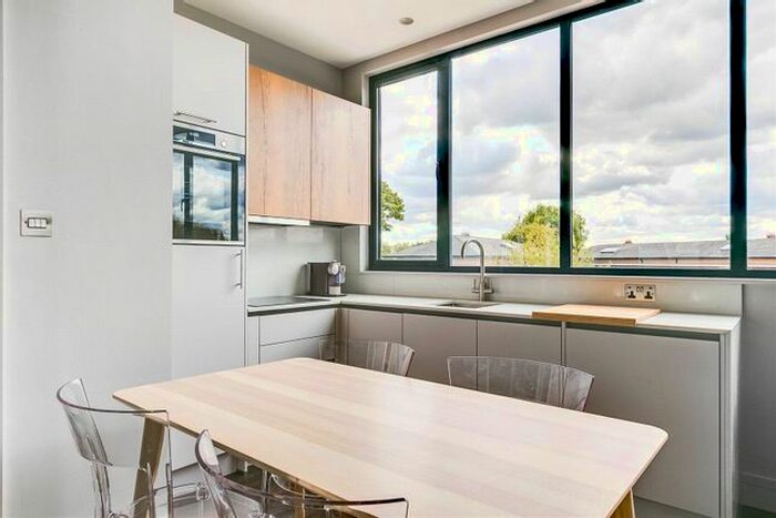 2 Bedroom Flat To Rent In Stile Hall Gardens, Chiswick, W4