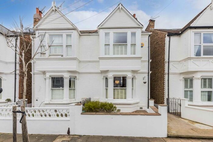 4 Bedroom Semi-Detached House To Rent In Graham Road, London W4