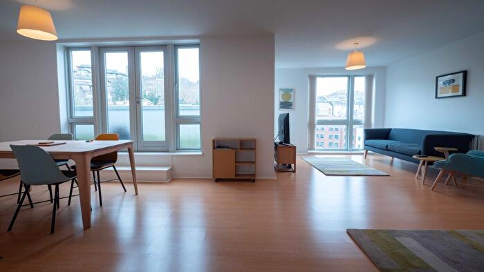 2 Bedroom Flat To Rent In Deanery Road, Bristol, BS1