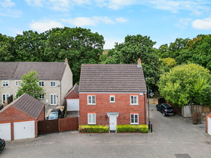 3 Bedroom Detached House For Sale In Fitwell Road, North Swindon, SN25