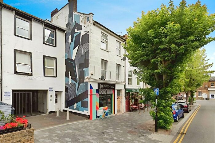 2 Bedroom Flat To Rent In Station Road, London, SE25