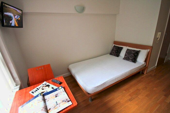 Studio To Rent In Queensborough Terrace, London W2