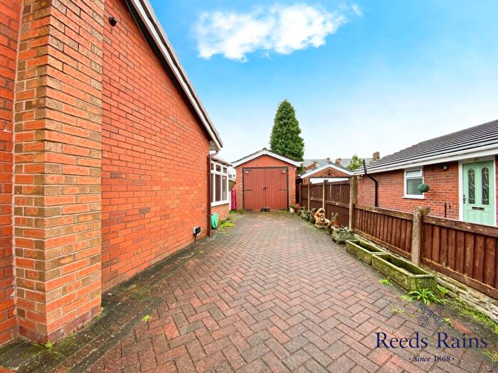 2 Bedroom Bungalow For Sale In Willow Court, Middlewich, Cheshire, CW10