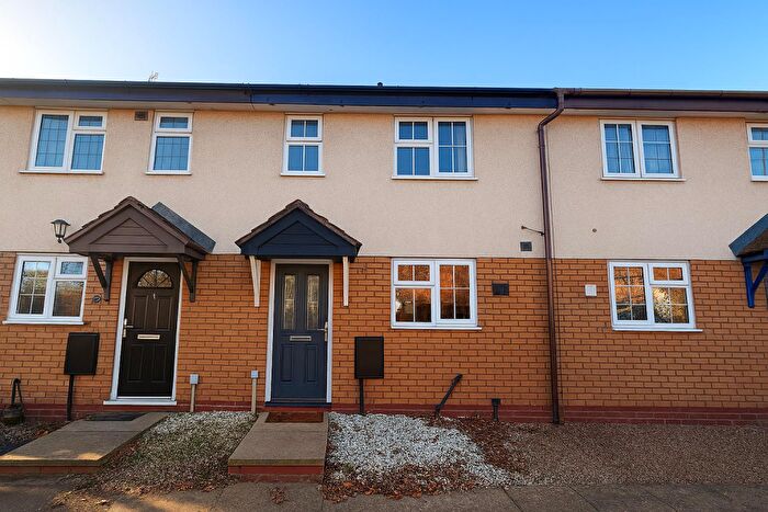 2 Bedroom House To Rent In Mallory Drive, Warwick, CV34