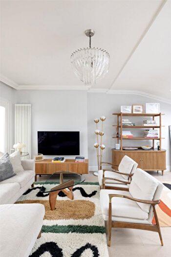 3 Bedroom Flat To Rent In Talbot Road, Bayswater, W2