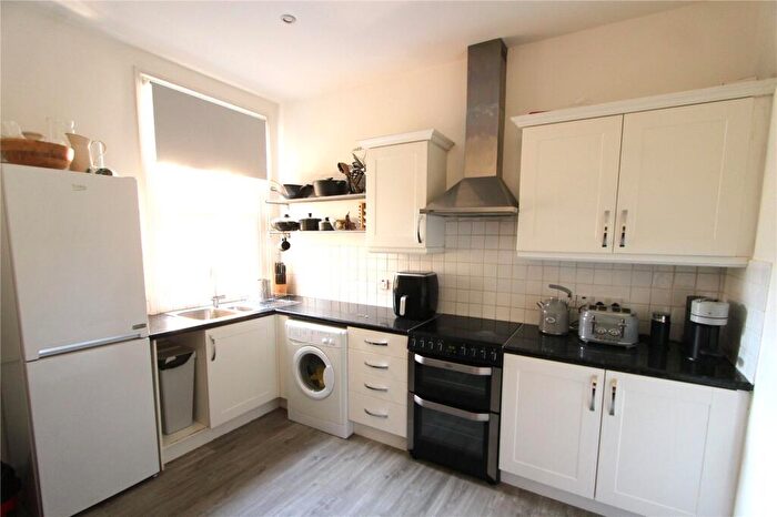 1 Bedroom Apartment To Rent In York Road, Bounds Green, London, N11
