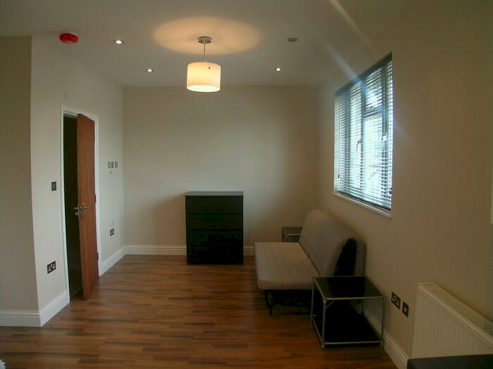 Apartment To Rent In Blackbird Hill, Neasden, NW9