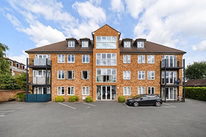 2 Bedroom Flat To Rent In Portsmouth Road, Cobham, KT11