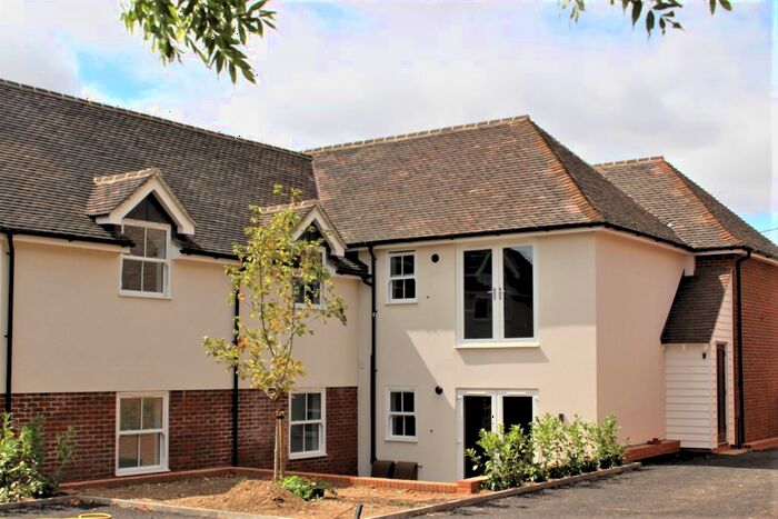 2 Bedroom Flat To Rent In Roman Road, Brentwood, Essex, CM15