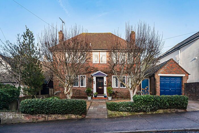 4 Bedroom Detached House For Sale In Bloomfield Road, Harpenden, AL5