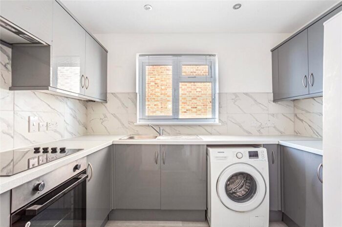 2 Bedroom Flat To Rent In Grove Road, Surbiton, KT6