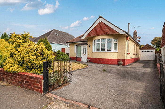 2 Bedroom Bungalow For Sale In Crabtree Lane, Lancing, West Sussex, BN15