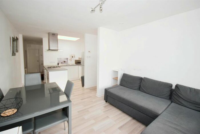 1 Bedroom Property To Rent In Grand Drive, London, SW20