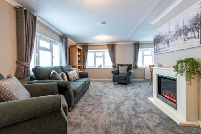 2 Bedroom Park Home For Sale In Oak Court, Marston Edge, Lower Quinton, Stratford-upon-Avon, Warwickshire, CV37