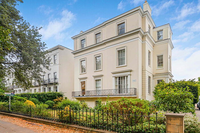 2 Bedroom Apartment For Sale In Pittville Lawn, Cheltenham, GL52