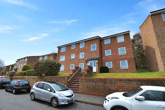 2 Bedroom Flat To Rent In Montana Close, South Croydon, CR2