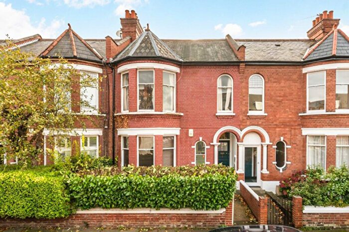 2 Bedroom Maisonette For Sale In Burnbury Road, Balham, SW12