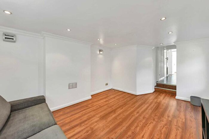 2 Bedroom Flat To Rent In Grove Hill Road, Denmark Hill, London, SE5