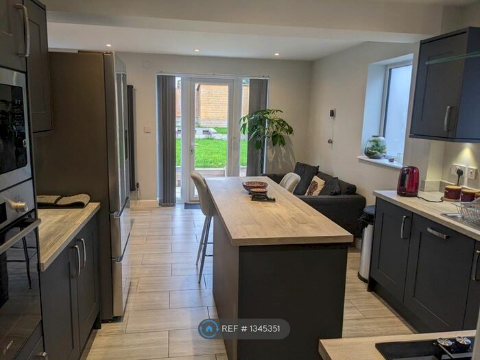 3 Bedroom Semi-Detached House To Rent In Stonehouse Hill, Birmingham, B29