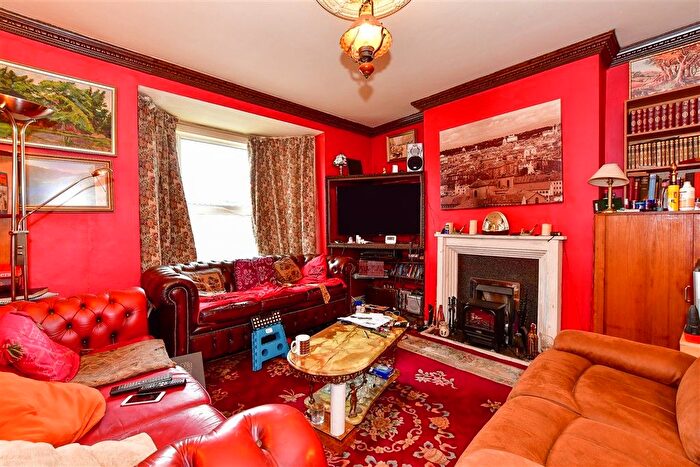 2 Bedroom Flat For Sale In Leyspring Road, London, E11