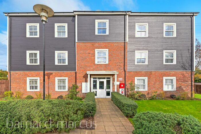 2 Bedroom Flat For Sale In Pondside Avenue, Worcester Park, KT4