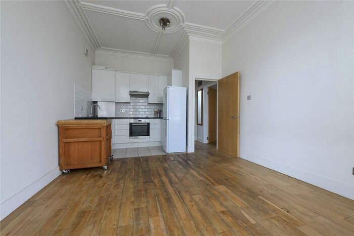 2 Bedroom Flat To Rent In Thornton Avenue, London SW2