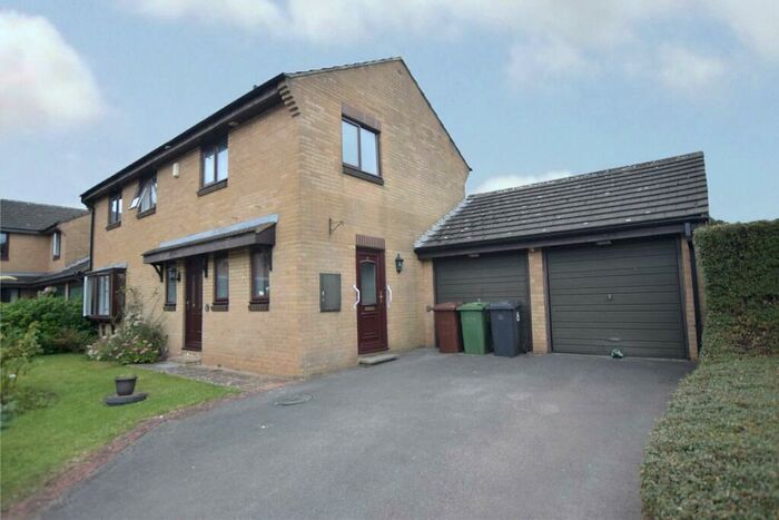 4 Bedroom Detached House To Rent In Wayland Court, Leeds, West Yorkshire, LS16