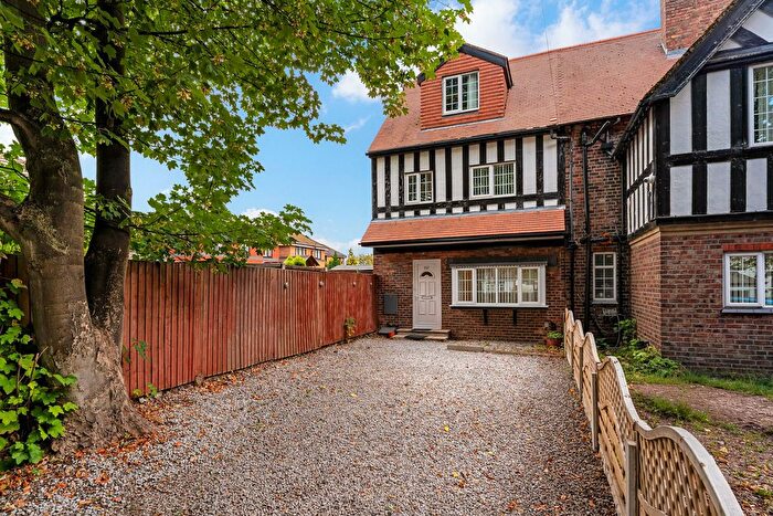 4 Bedroom Semi Detached House For Sale In Greenhill Road, Allerton, L18