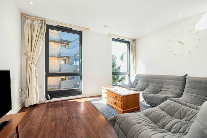 2 Bedroom Flat To Rent In Palmers Road, London, E2