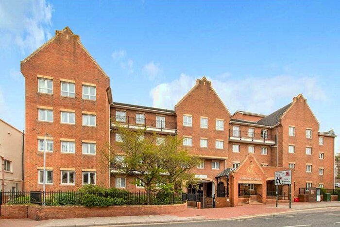 1 Bedroom Flat To Rent In High Street, Chatham, Kent, ME4