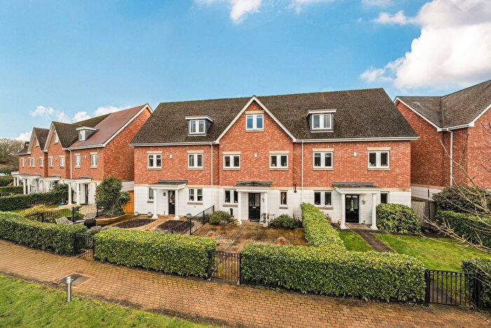 5 Bedroom Terraced House For Sale In Lakeside Drive, Chobham, Woking, GU24