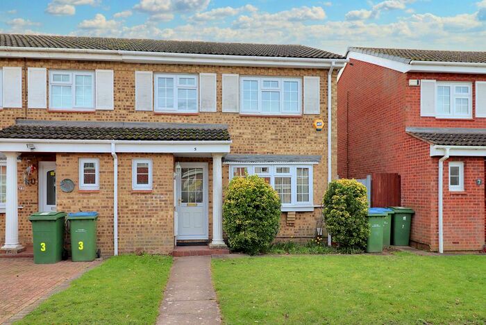 3 Bedroom Terraced House To Rent In Stamford Road, Walton-On-Thames, KT12