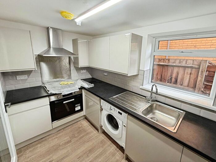 3 Bedroom Terraced House To Rent In -Bedroom House For Rent, IG1