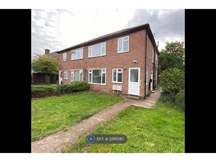 2 Bedroom Flat To Rent In Barmouth Avenue, Perivale, Greenford, UB6