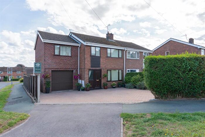 4 Bedroom Semi-Detached House For Sale In Oathills Drive, Tarporley, CW6