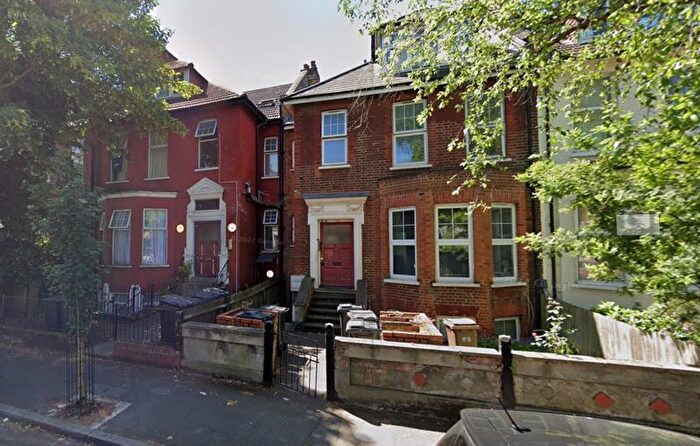 2 Bedroom Flat To Rent In Northfield Road, London, N16