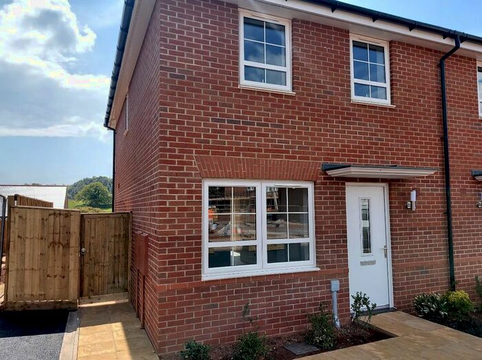 3 Bedroom Property To Rent In Stanbury Row, Alphington, Exeter, EX2