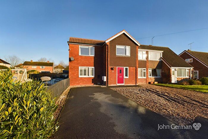 5 Bedroom Semi-Detached House For Sale In Henhurst Ridge, Burton-on-Trent, DE13