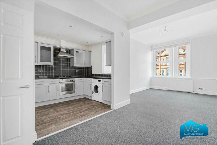 3 Bedroom Flat To Rent In Princes Avenue, London, N3
