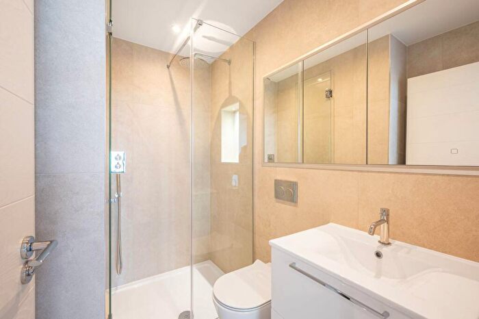 2 Bedroom Flat For Sale In Finchley Road, Golders Green, NW11