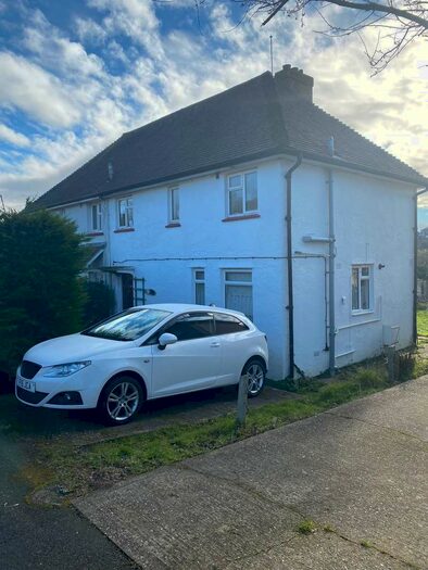 4 Bedroom Semi-Detached House To Rent In The Oval, Guildford, GU2