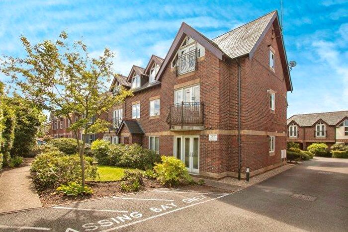 2 Bedroom Flat To Rent In Clayfield Court, Poole, BH16